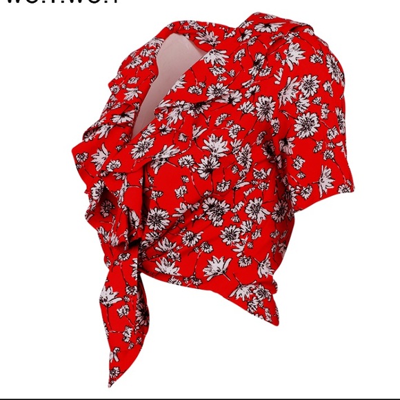 ✨3 for $20✨Red Floral crop top - Picture 3 of 4